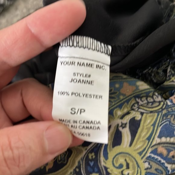 F&M Collection Green Batik patterned blouse Size Small. - Picture 8 of 8